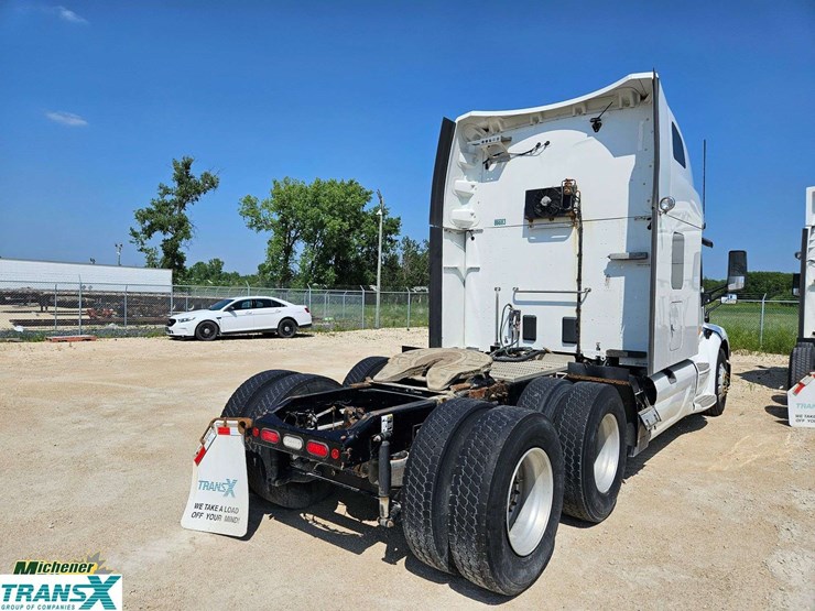 2020-peterbilt-579-image-2