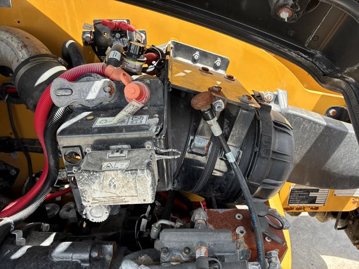 2018-caterpillar-th408d-image-69
