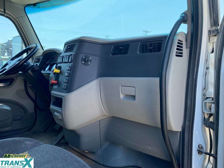 2019-peterbilt-579-image-52
