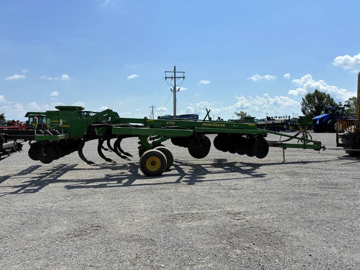 john-deere-2700-image-7