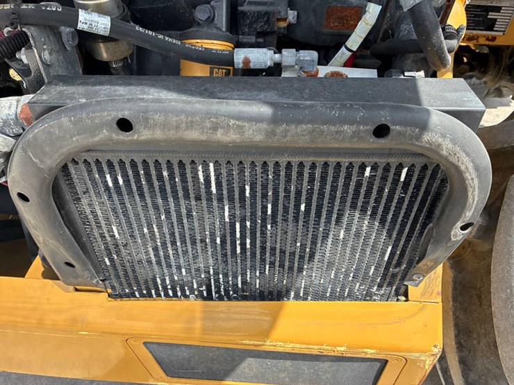 2018-caterpillar-th408d-image-67