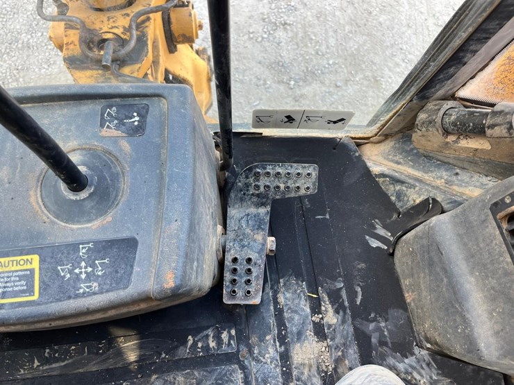 deere-410g-image-45