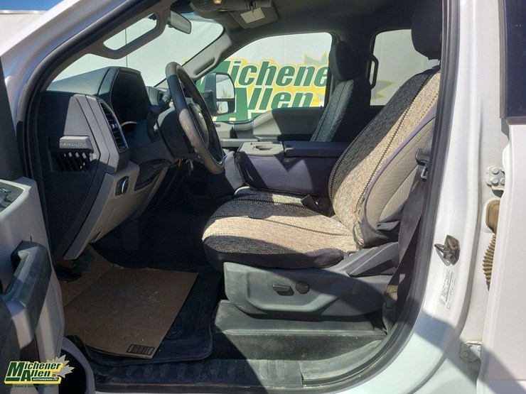 2022-ford-f550-image-18