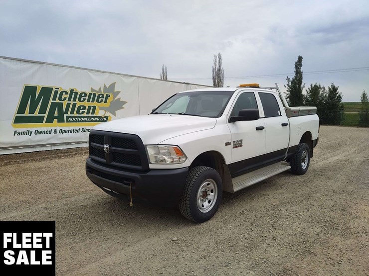2015-ram-tradesman-image-1