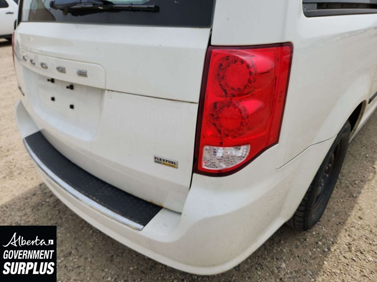 2013-dodge-grand-caravan-image-30
