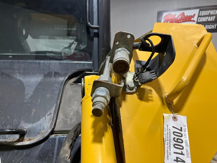 2018-john-deere-328-image-11
