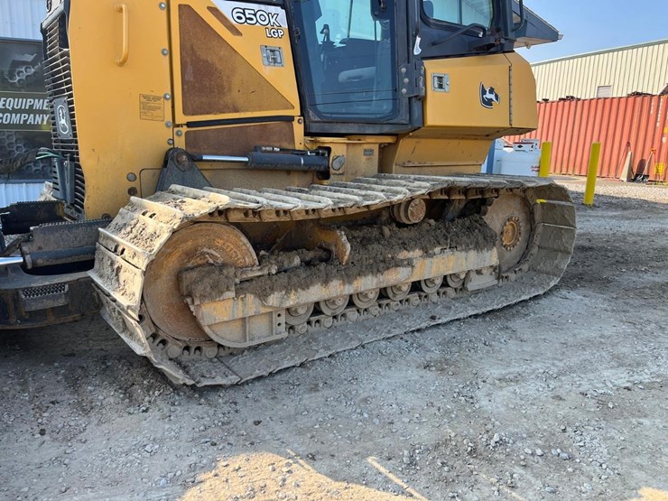 2015-deere-650k-lgp-image-11