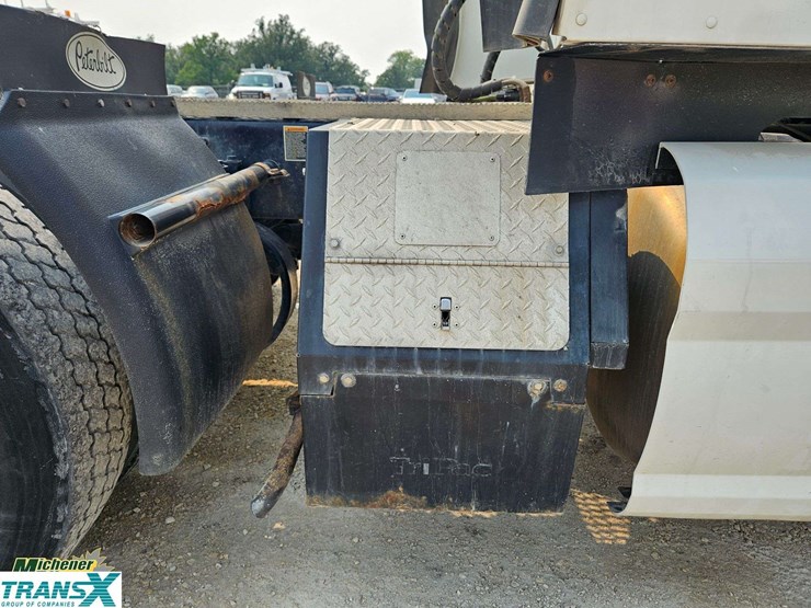 2020-peterbilt-579-image-12