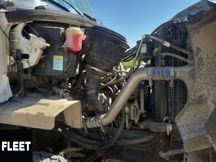 2015-freightliner-108sd-image-18