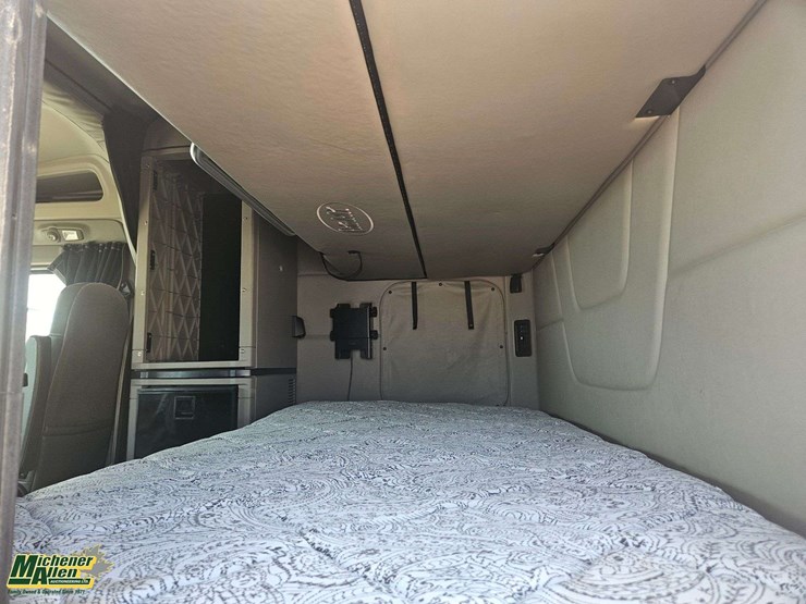 2019-peterbilt-579-image-36