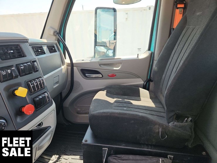 2019-peterbilt-579-image-14