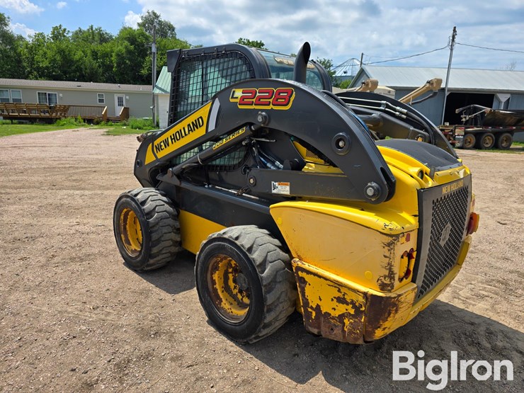 2016-new-holland-l228-image-7