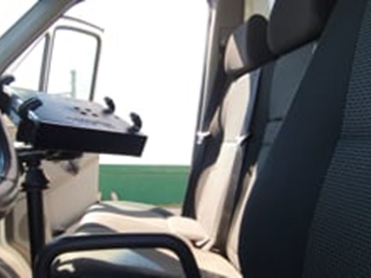 2010-mercedes-benz-sprinter-3500-image-16