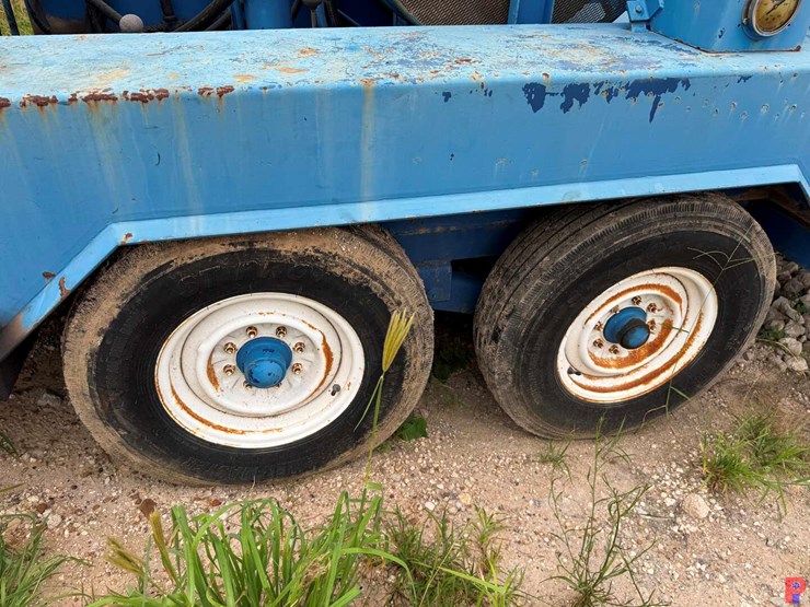 evco-85-ton-power-swivel-mtd.-on-19’-t/a-gooseneck-trailer-image-7