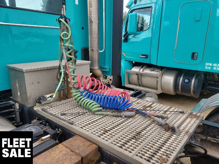 2018-peterbilt-579-image-26