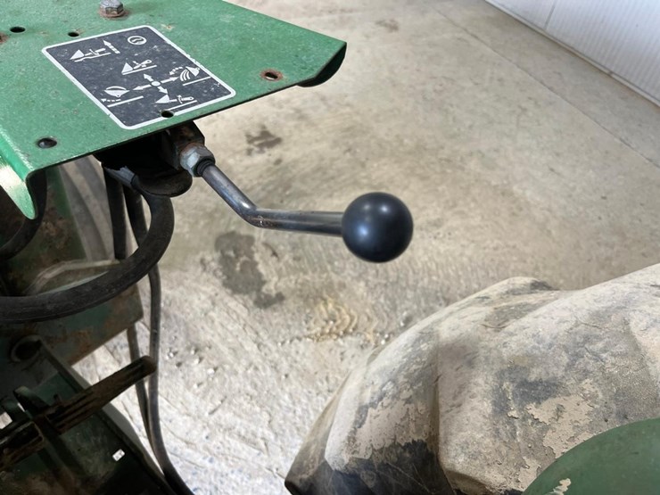 john-deere-2040-image-30