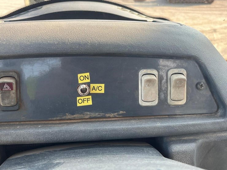 deere-410g-image-36