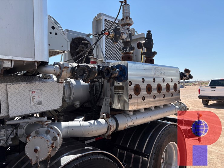 2012-cryogenic-vessel-alternatives-3-axle-15k-2,000-hp-double-pumper-trailer-image-8