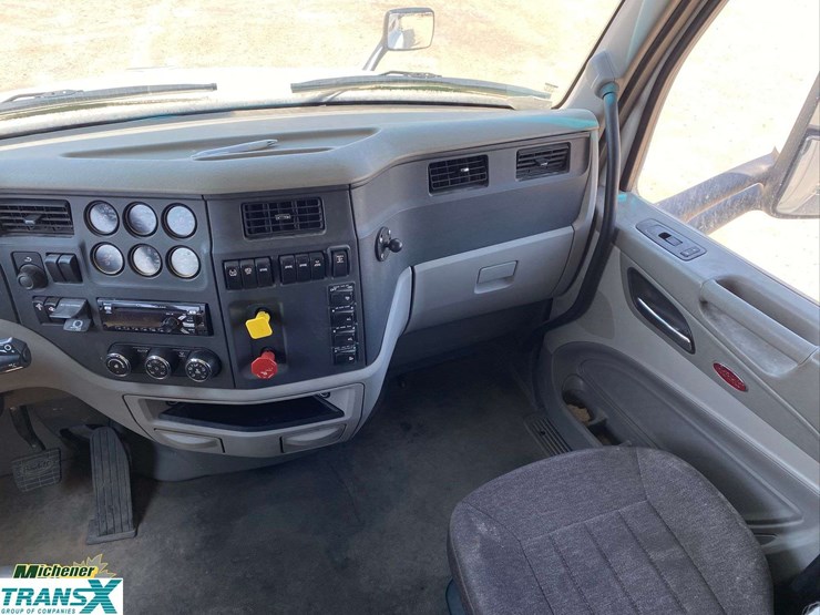 2019-peterbilt-579-image-40