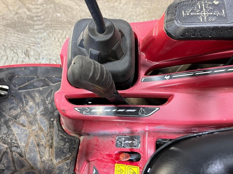 2020-massey-ferguson-gc1723eb-image-34