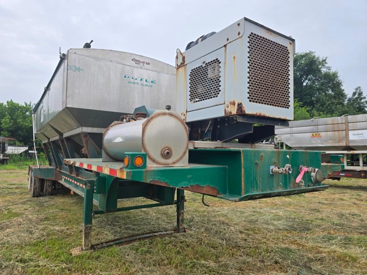 2014-doyle-dry-fertilizer-tender-trailer---kubota-diesel,-3-stainless-compartments,-side-discharge-image-21