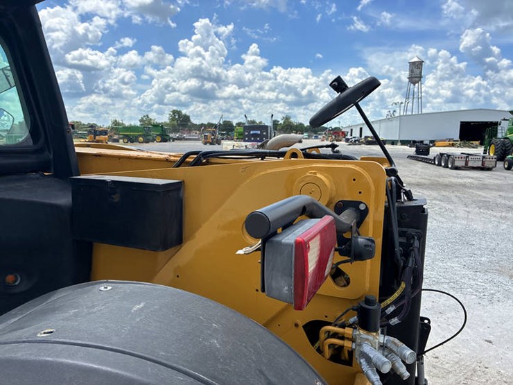 2018-caterpillar-th408d-image-36