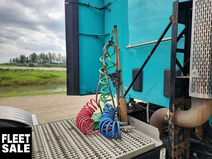 2019-peterbilt-579-image-27