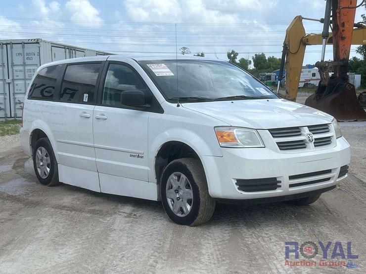 2010-dodge-grand-caravan-se-image-2