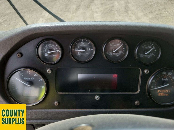 2016-peterbilt-320-image-18