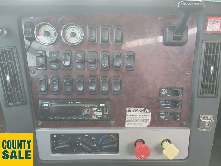 2012-freightliner-coronado-122-sd-image-11
