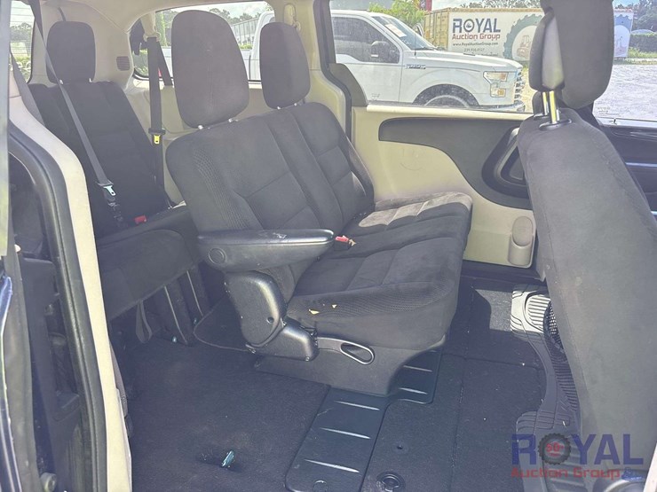 2017-dodge-grand-caravan-se-image-21
