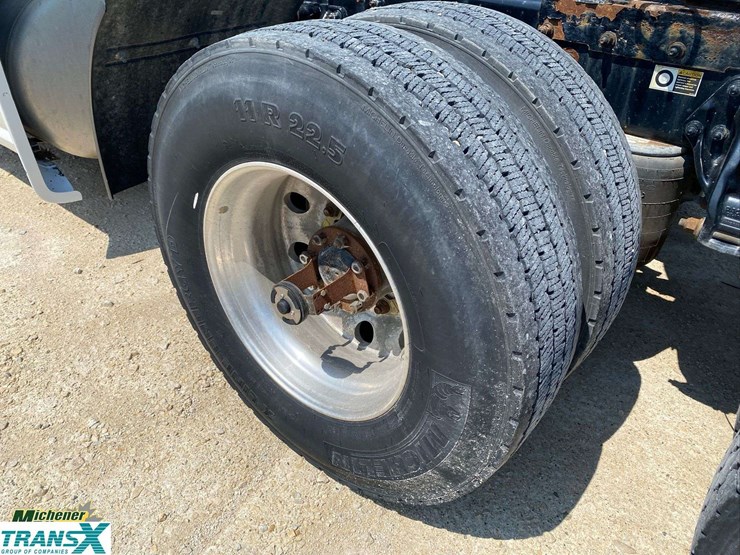 2019-peterbilt-579-image-16