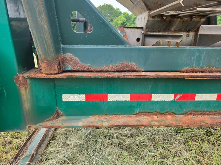 2014-doyle-dry-fertilizer-tender-trailer---kubota-diesel,-3-stainless-compartments,-side-discharge-image-22
