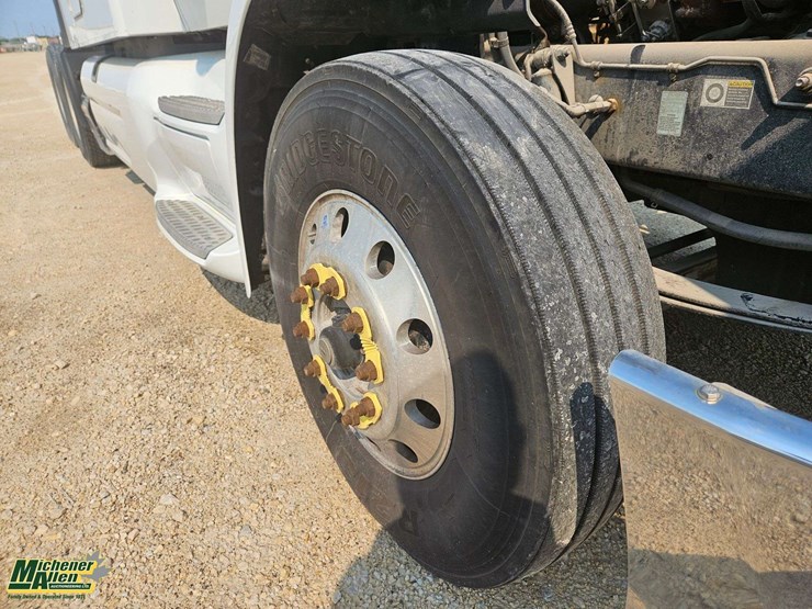 2019-peterbilt-579-image-12