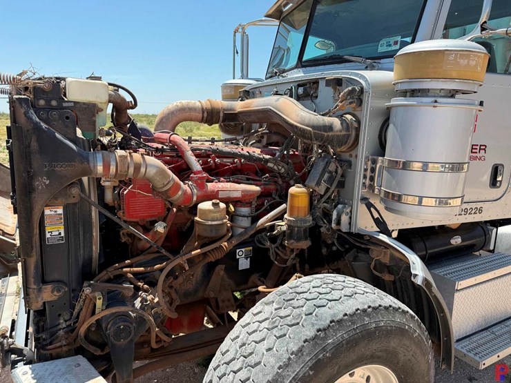 2013-peterbilt-367-image-10
