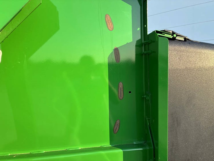 2019-john-deere-560m-image-37