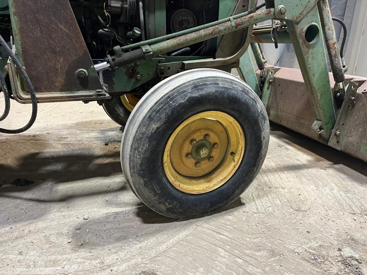 john-deere-2040-image-18
