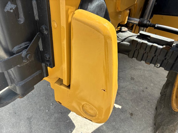 2018-caterpillar-th408d-image-41