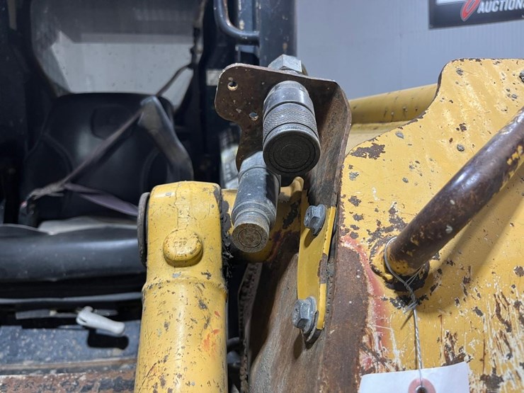 deere-ct322-image-11