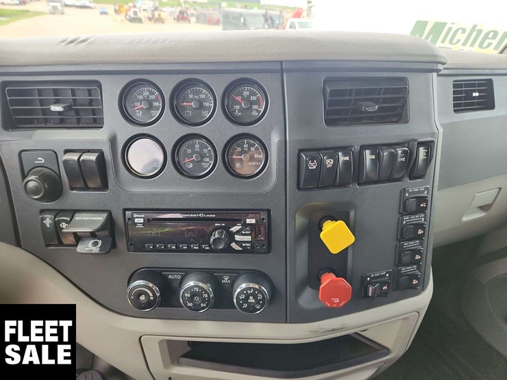 2019-peterbilt-579-image-12