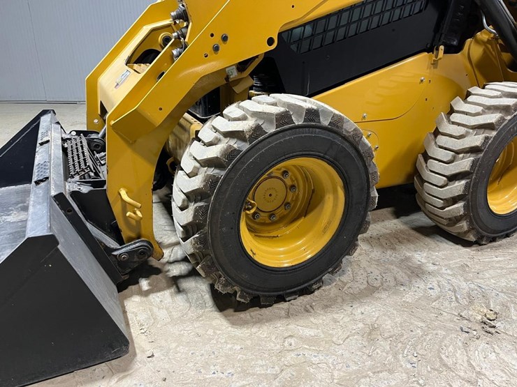 2022-caterpillar-262d3-image-12