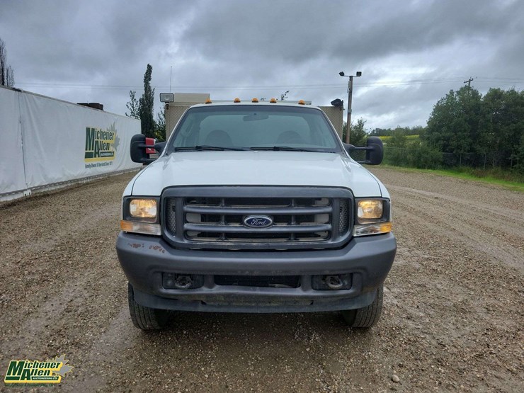 2004-ford-f550-image-18