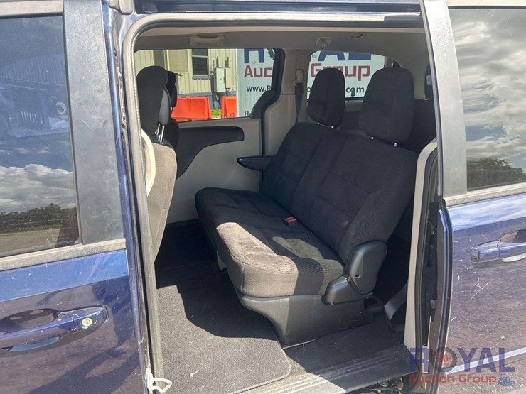 2017-dodge-grand-caravan-se-image-17