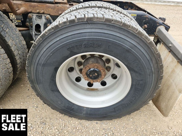2019-peterbilt-579-image-23