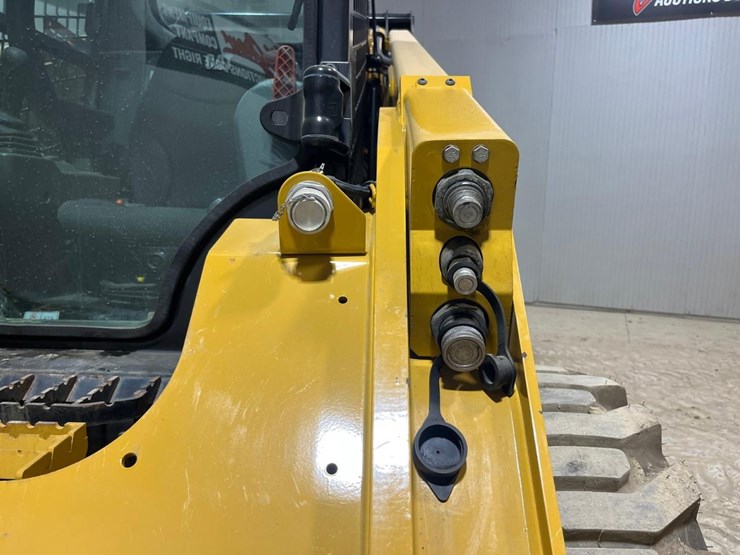 2022-caterpillar-262d3-image-11