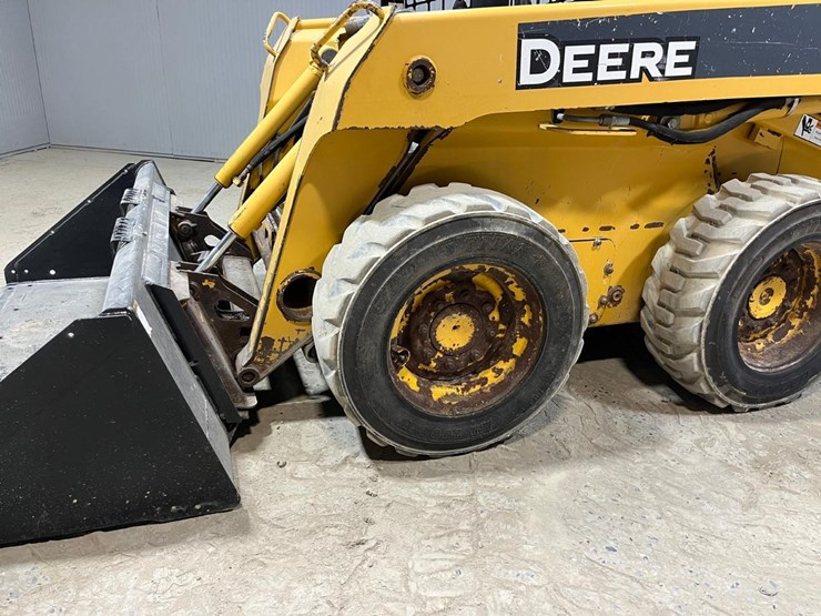 john-deere-317-image-12