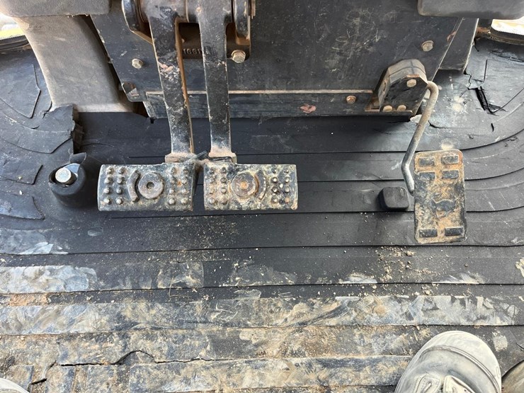 deere-410g-image-38