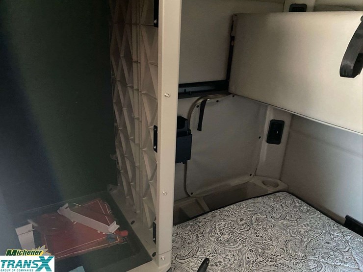 2019-peterbilt-579-image-45