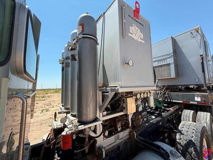 2013-peterbilt-367-image-34