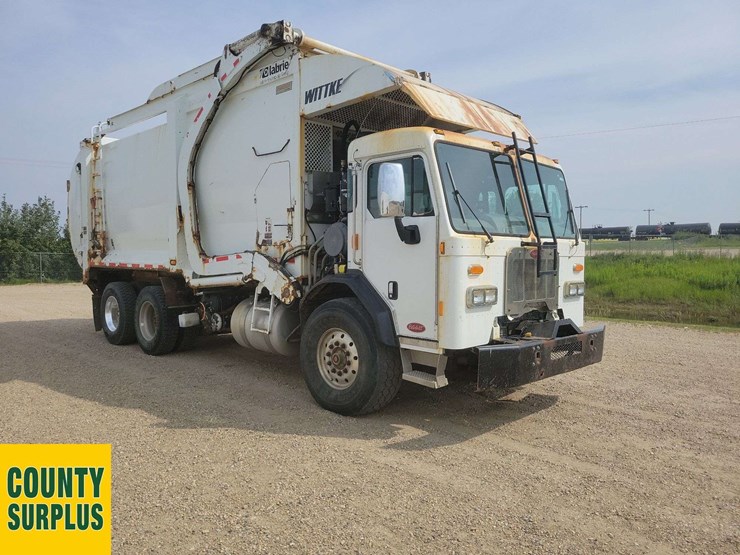 2016-peterbilt-320-image-2